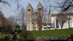 Paderborn begrüßt uns mit der Abdinghofkirche (1Abdinghofkirche.jpg)